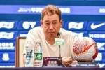 斯卢茨基:在我眼里没有什么国籍之分,谁的状态好谁就首发